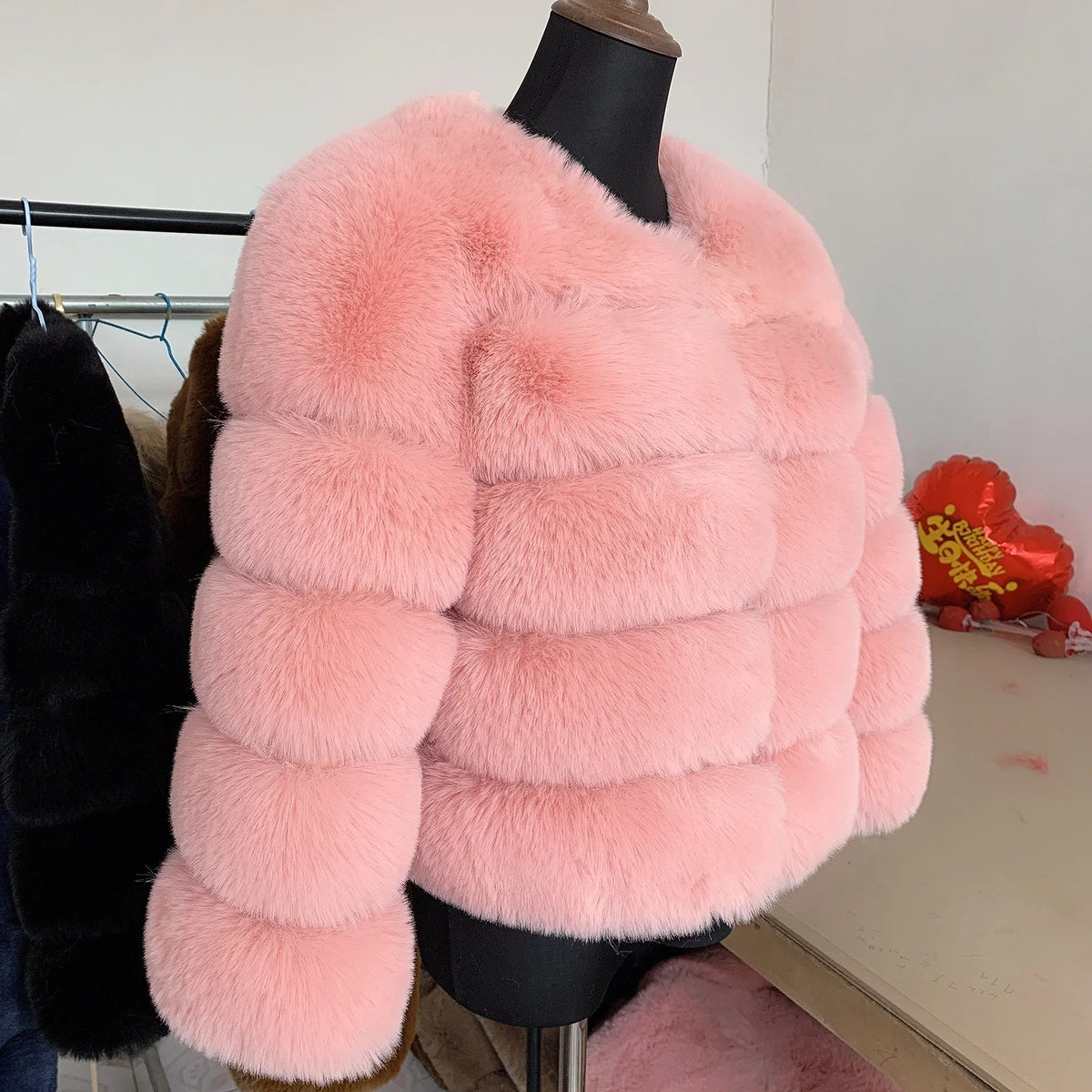 Women's Cropped Faux Fur Jacket – Plush Winter Statement Coat