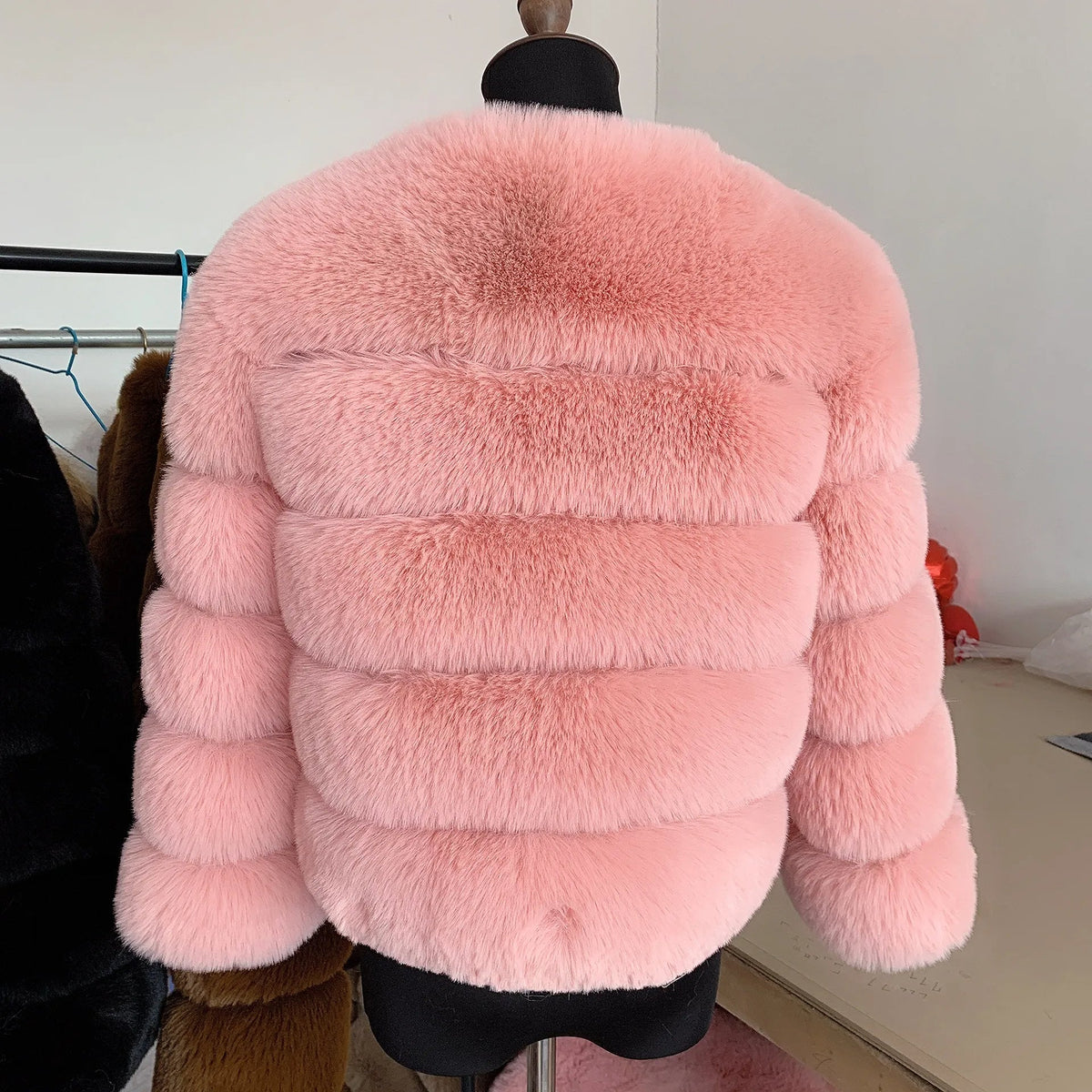Women's Cropped Faux Fur Jacket – Plush Winter Statement Coat