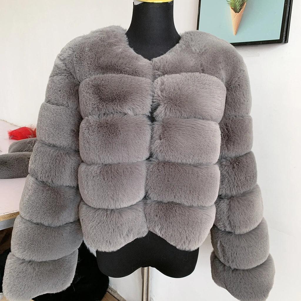 Women's Cropped Faux Fur Jacket – Plush Winter Statement Coat