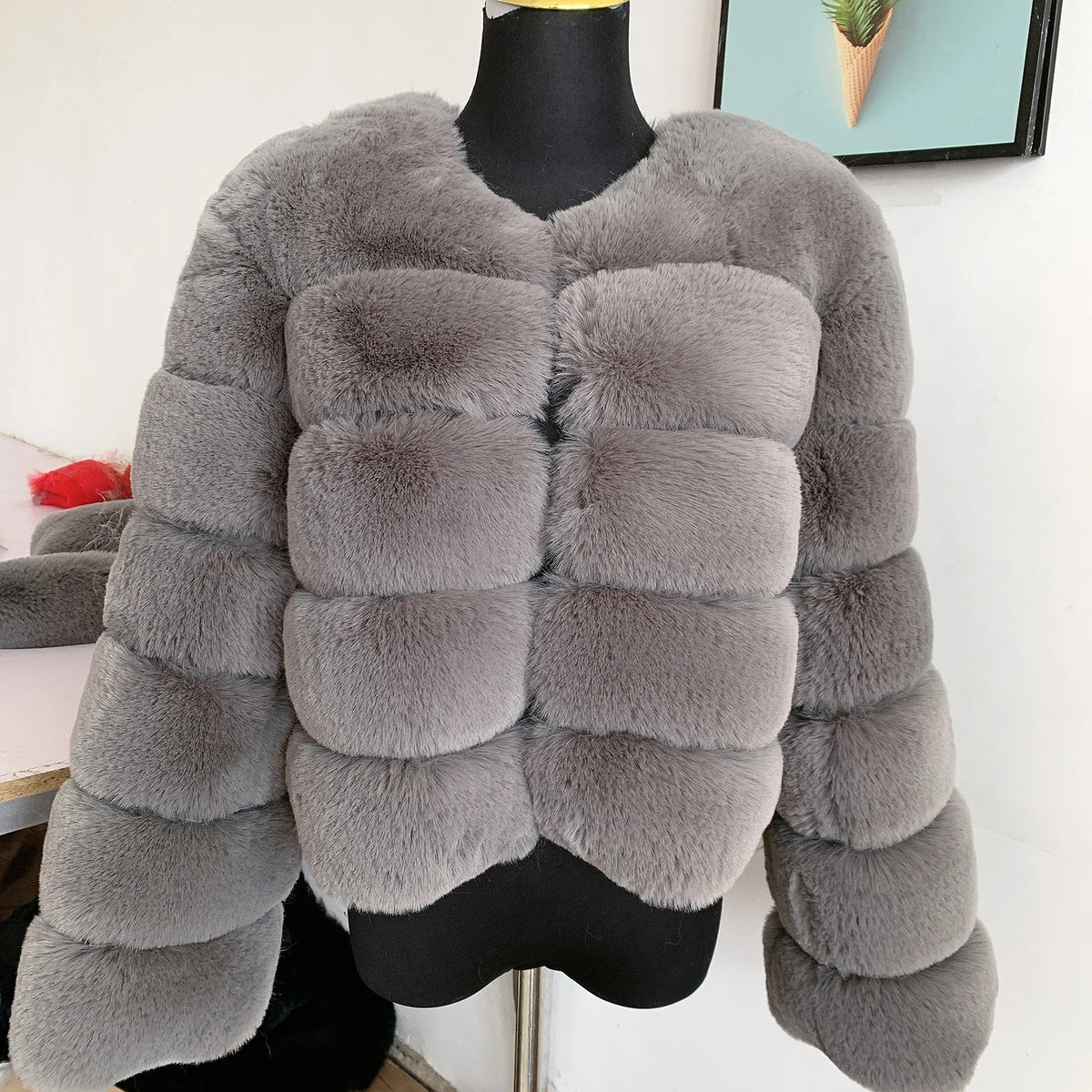 Women's Cropped Faux Fur Jacket – Plush Winter Statement Coat