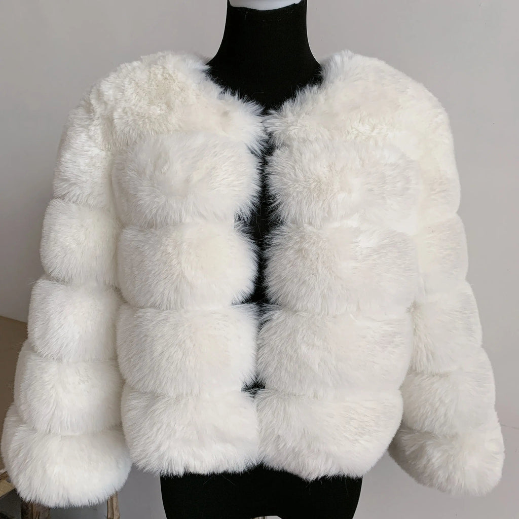 Women's Cropped Faux Fur Jacket – Plush Winter Statement Coat