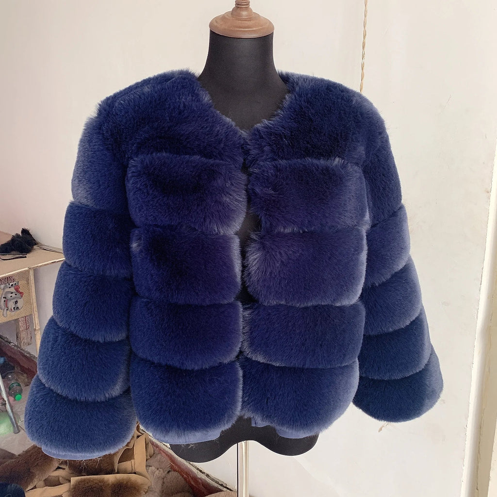Women's Cropped Faux Fur Jacket – Plush Winter Statement Coat