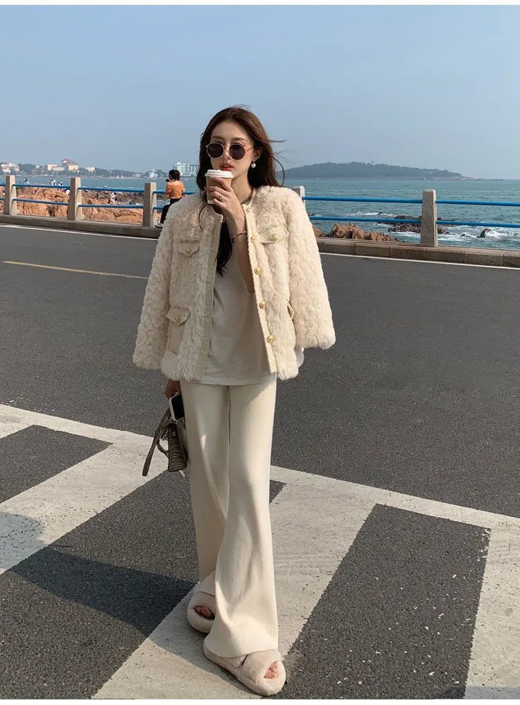 Women's Faux Fur Collar Coat – Cropped Plush Winter Jacket
