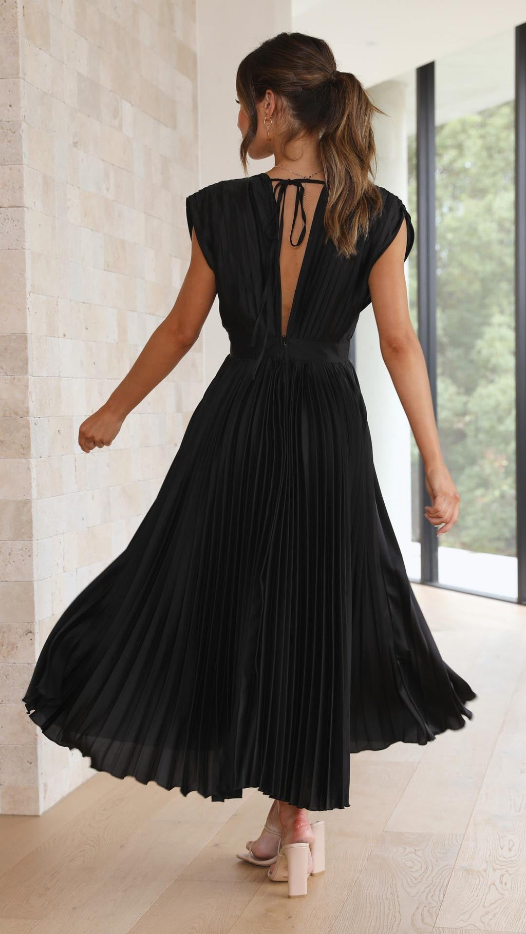Women's Pleated Maxi Dress – Flowing Occasion Dress