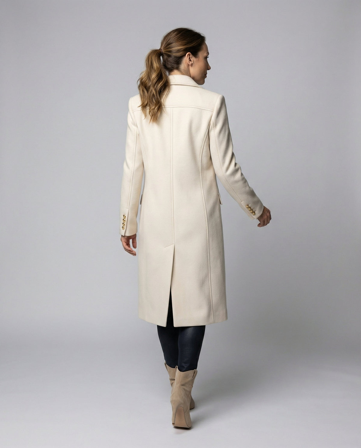 Women's Double-Breasted Winter Coat – Tailored Long Sleeve Overcoat